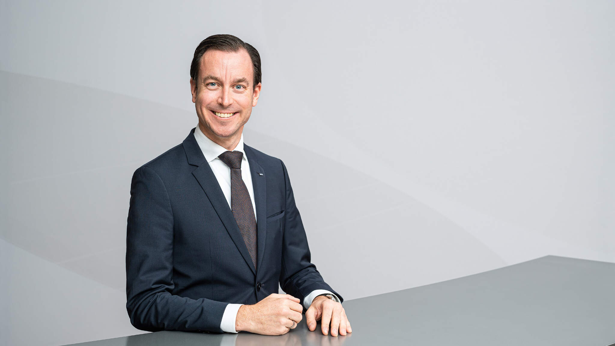 Dr. Tobias Burger (46) újév óta a DACHSER Air & Sea Logistics üzletágának ügyvezető igazgatója (COO) és igazgatósági tagja
