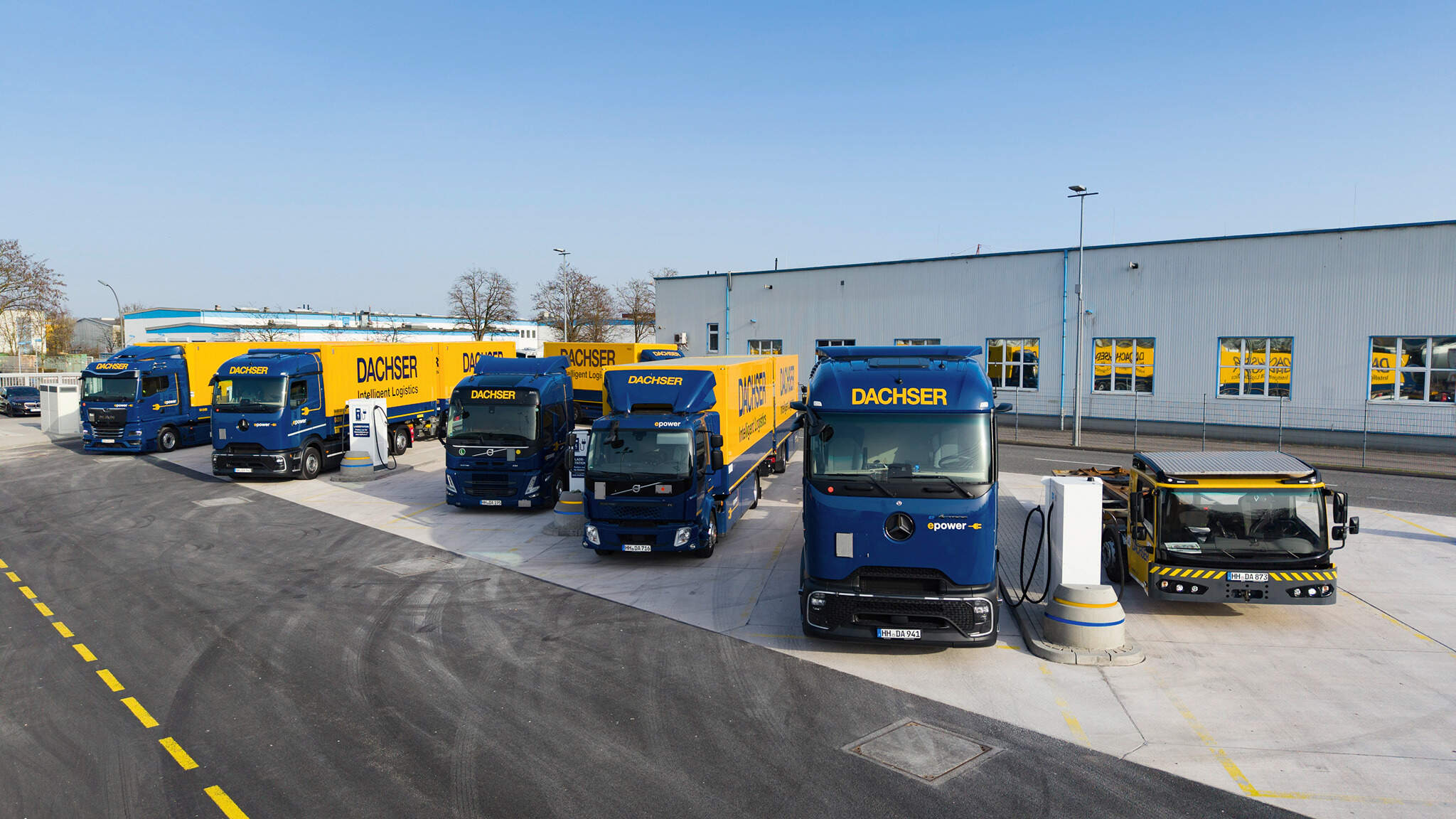 A Dachser N&eacute;metorsz&aacute;gban – Freiburgban, Hamburgban &eacute;s a Karlsruhe melletti Malschban – h&aacute;rom, &uacute;gynevezett „e-mobility”-telephelyen kezdett foglalkozni az alternat&iacute;v hajt&aacute;sok gyakorlati alkalmazhat&oacute;s&aacute;g&aacute;val