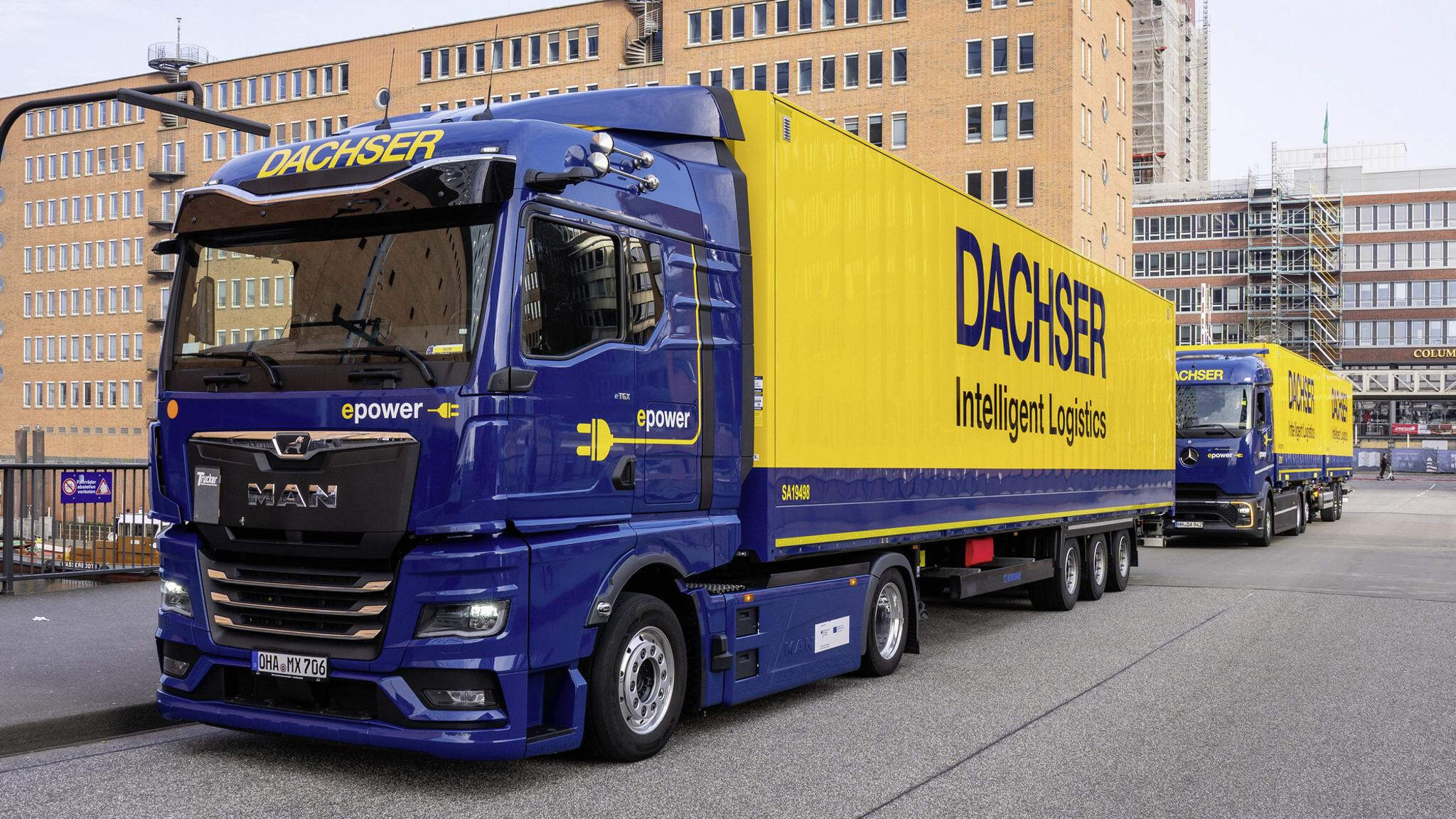 A Dachser jelenleg t&ouml;bb mint 200 elektromos teheraut&oacute;t &uuml;zemeltet a h&aacute;l&oacute;zat&aacute;ban, &eacute;s folyamatosan bőv&iacute;ti a flott&aacute;t, amelyben megtal&aacute;lhat&oacute;k a leg&uacute;jabb fejleszt&eacute;sű MAN eTGX Ultra-Lowliner, Volvo FH Electric &eacute;s Mercedes-Benz eActros 600 modellek is
